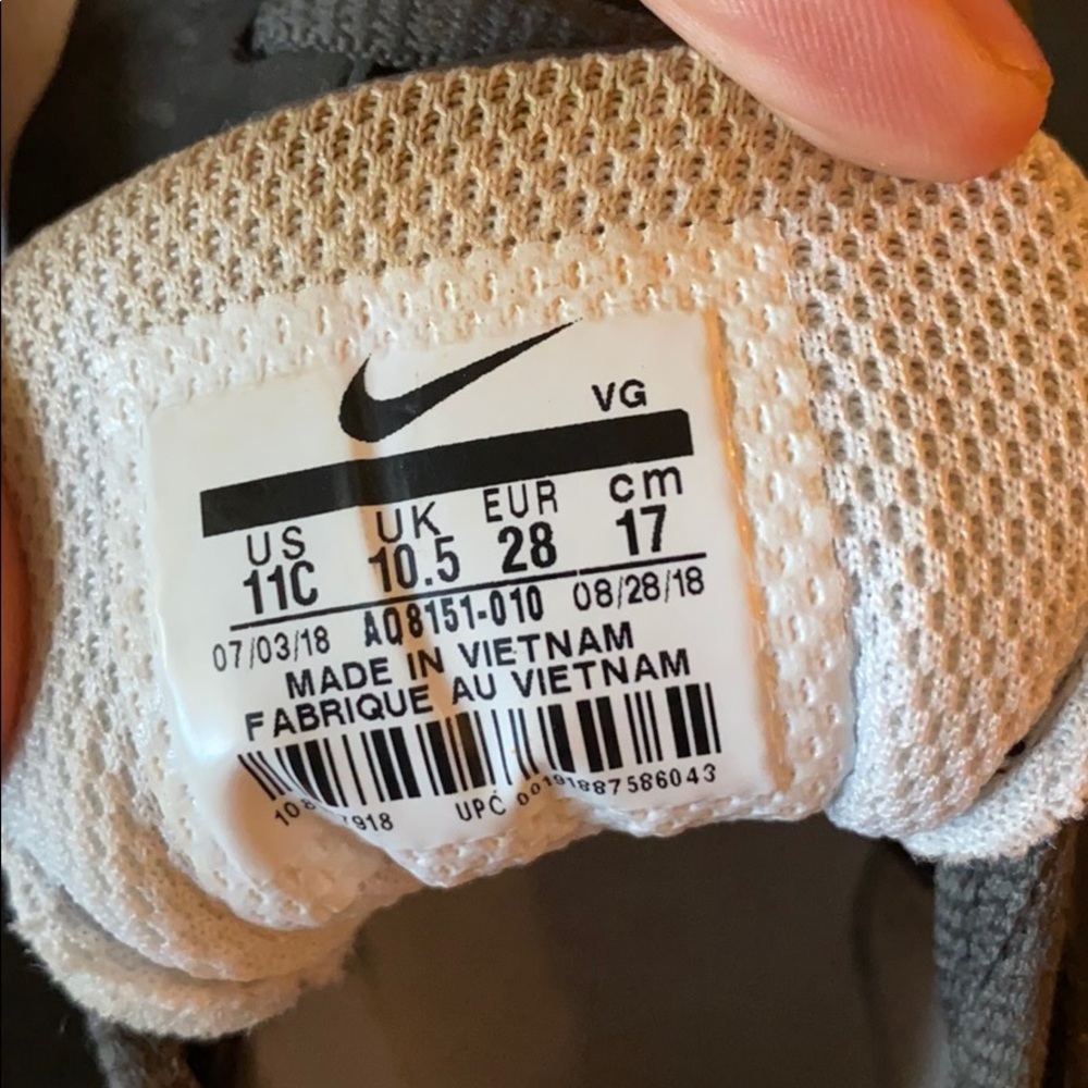 Baseball cleats - Picture 2 of 3